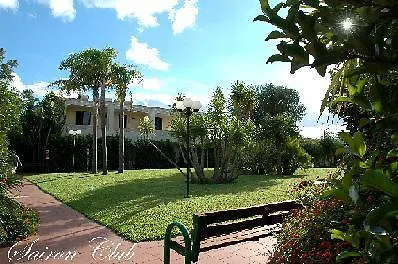 度假村 Sairon Village