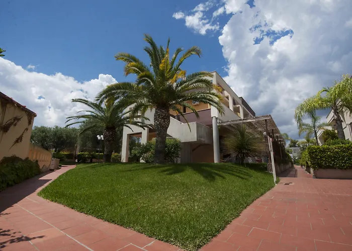 Sairon Village 度假村